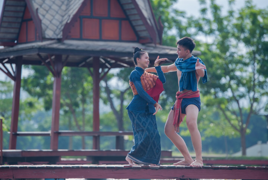Guests enjoying a relaxing stay at all inclusive hotels in Bali, with beachfront access, multiple restaurants, swimming pools, and family-friendly entertainment included.