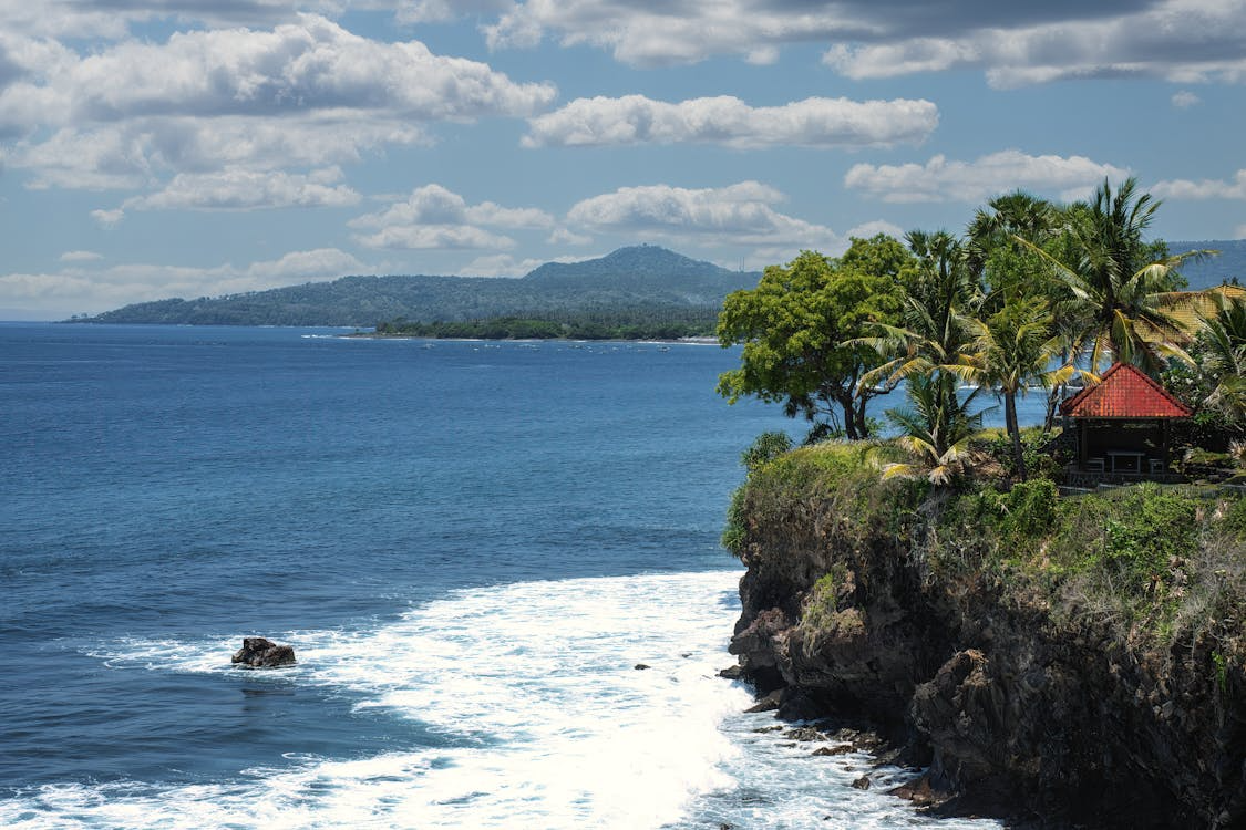 Bali map highlighting the island’s major destinations, popular beaches, cultural landmarks, and key travel routes to help visitors plan their itinerary.