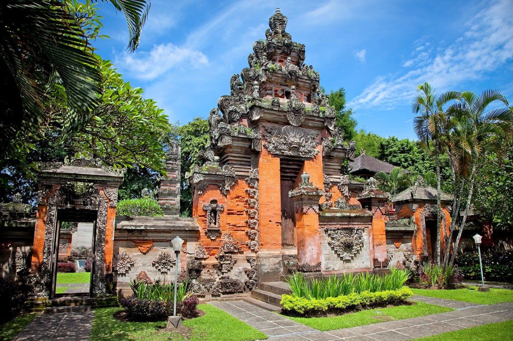 Bali temples showcasing traditional Balinese architecture, spiritual heritage, and scenic settings that reflect the island’s rich cultural and religious traditions.