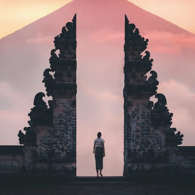 Bali temples showcasing traditional Balinese architecture, spiritual heritage, and scenic settings that reflect the island’s rich cultural and religious traditions.