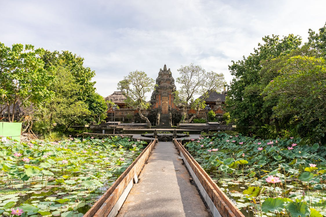 Bali temples showcasing traditional Balinese architecture, spiritual heritage, and scenic settings that reflect the island’s rich cultural and religious traditions.