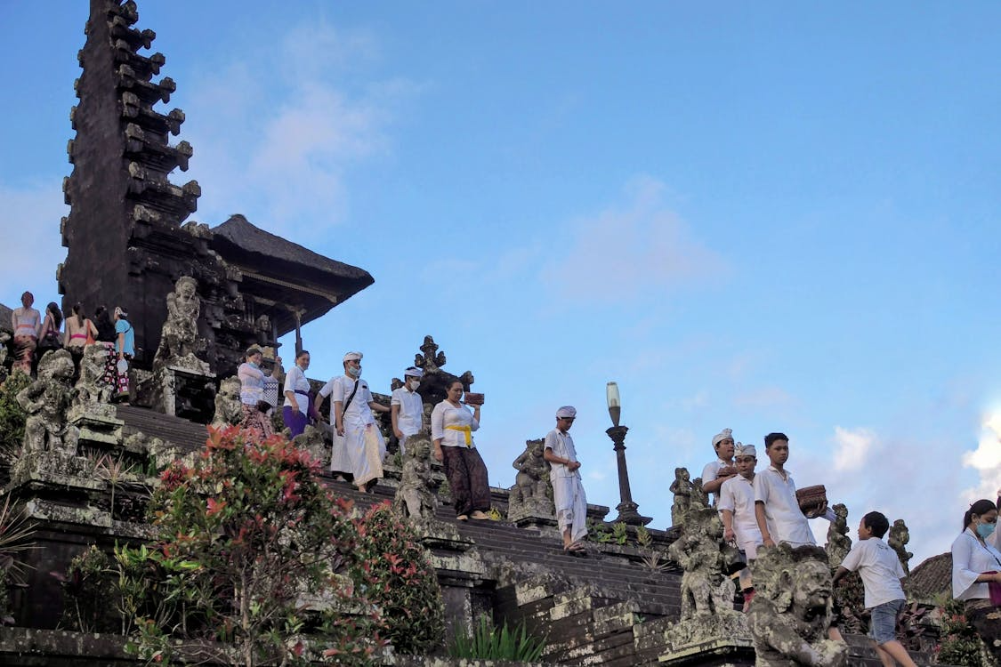 Bali temples showcasing traditional Balinese architecture, spiritual heritage, and scenic settings that reflect the island’s rich cultural and religious traditions.