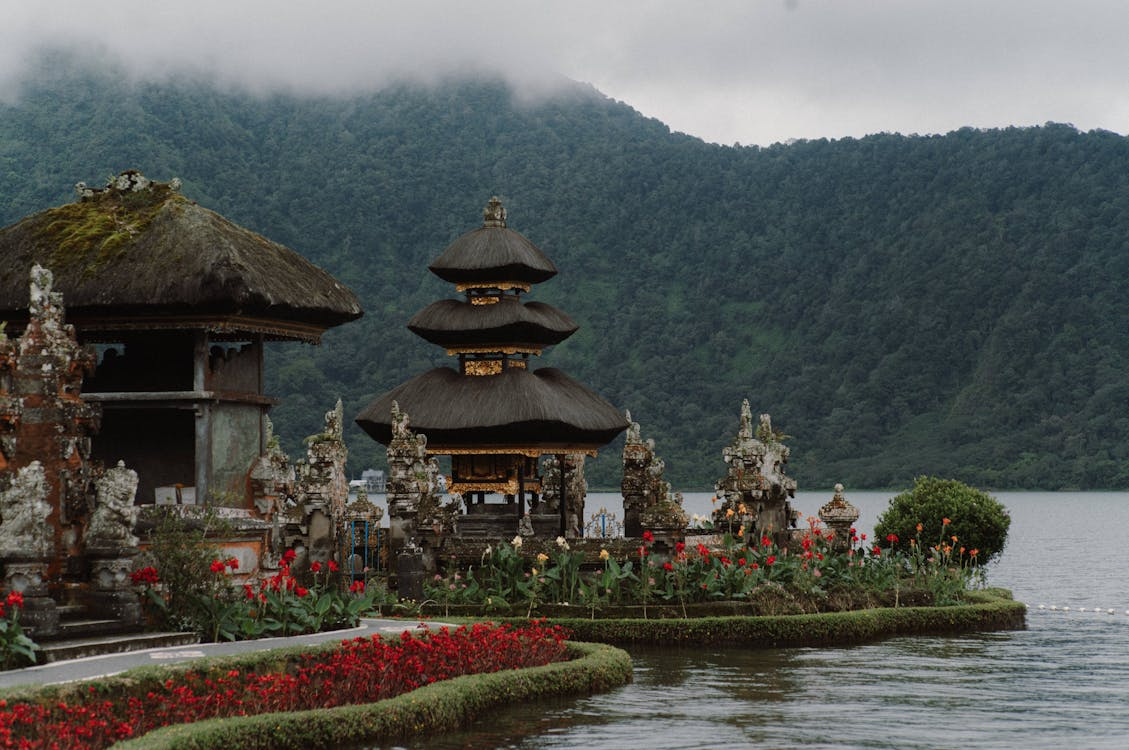 Bali temples showcasing traditional Balinese architecture, spiritual heritage, and scenic settings that reflect the island’s rich cultural and religious traditions.