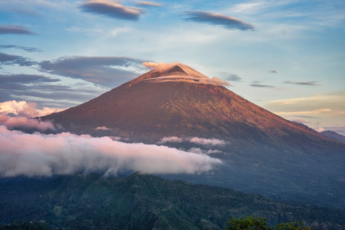 Bali volcano landscapes featuring dramatic mountain scenery, volcanic peaks, and breathtaking viewpoints that showcase the island’s natural beauty and geological history.