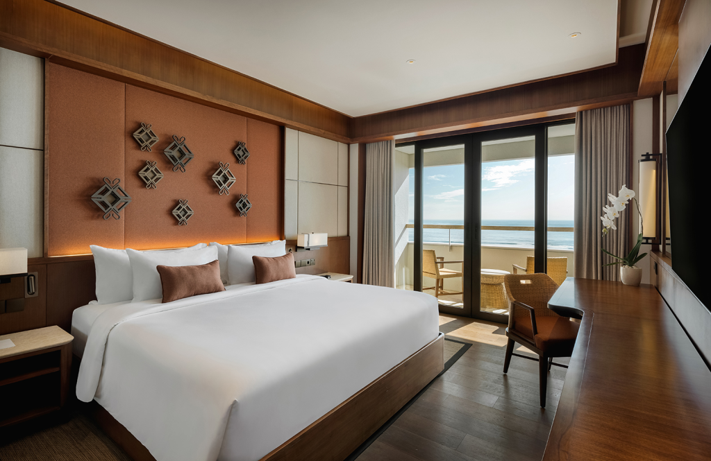 Best hotels in Bali showcasing an infinity pool overlooking the Indian Ocean at sunset