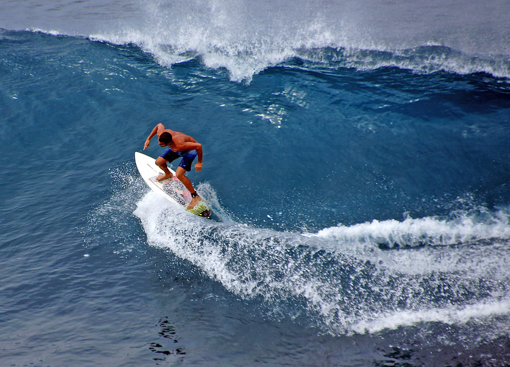 Best time to visit Bali during the dry season, featuring sunny beaches, clear blue skies, and ideal weather for outdoor adventures and island exploration.