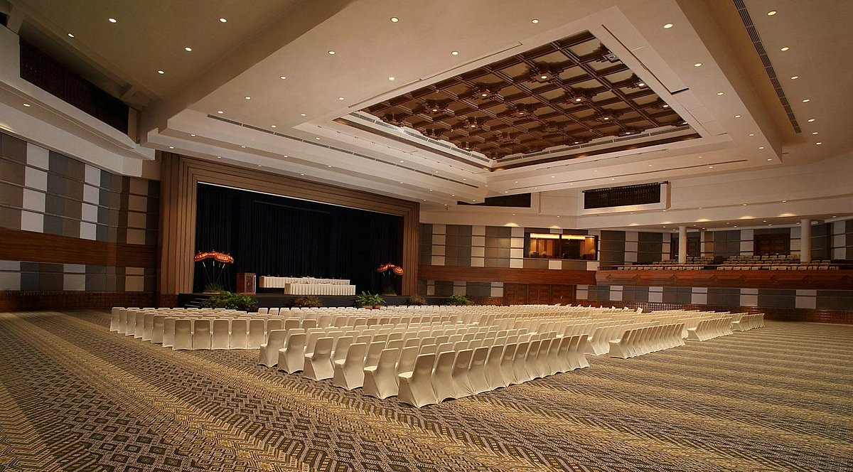 Modern business hotels in Bali offering professional meeting facilities, high-speed Wi-Fi, and convenient locations for corporate travelers and business events.