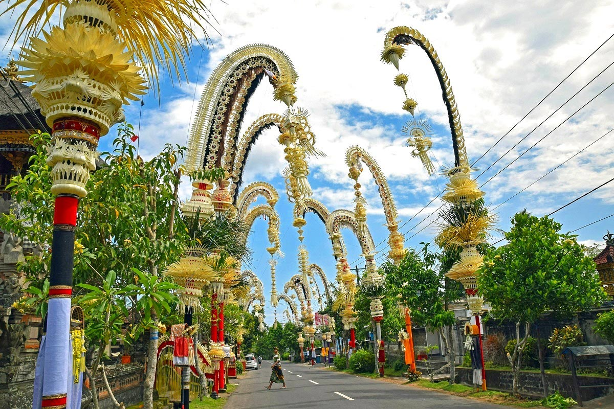 Festivals in Bali showcase vibrant cultural traditions, colorful ceremonies, traditional performances, and community celebrations that highlight the island’s rich heritage.