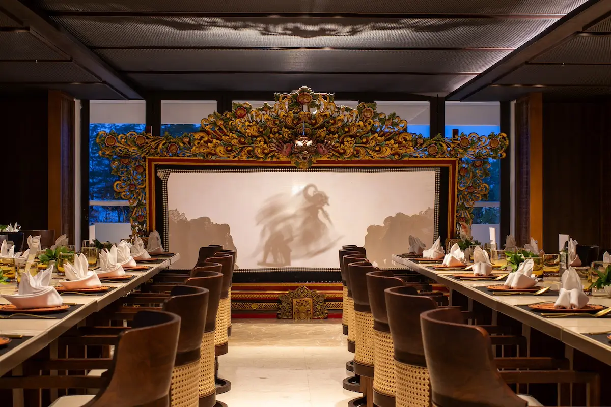 Luxury restaurants in Bali offering fine dining experiences, gourmet cuisine, elegant interiors, and breathtaking views of the island’s coastline and landscapes.
