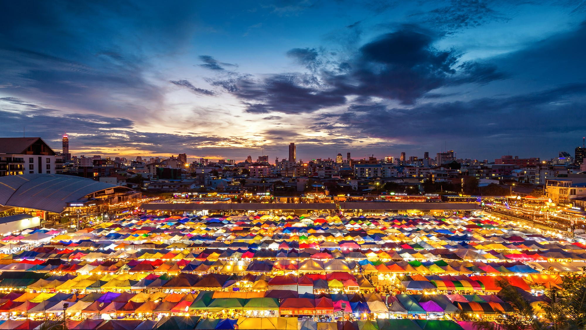 Discover Sindhu Night Market in Sanur with colorful vendors, regional specialties, and an authentic local dining experience perfect for experiencing Bali after sunset.