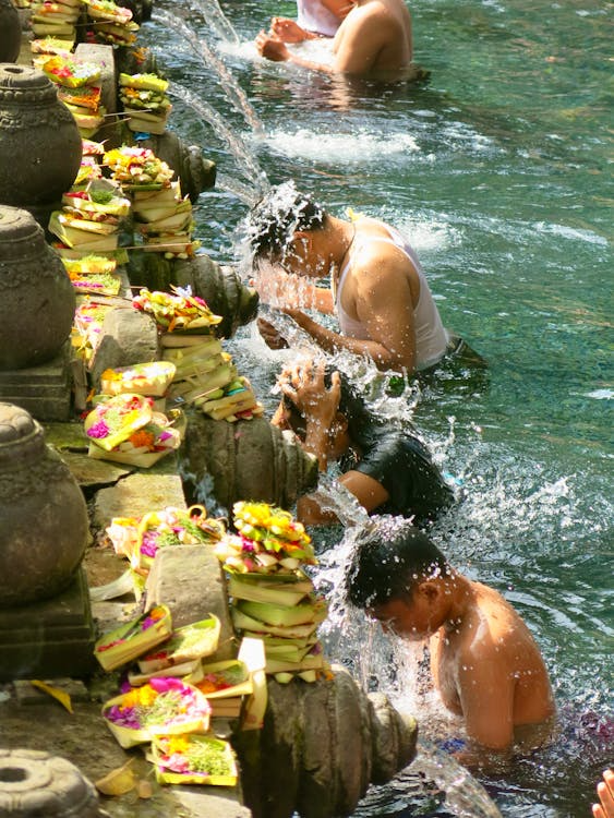 Things to do in Bali include exploring ancient temples, scenic rice terraces, and beautiful beaches while experiencing the island’s rich culture and natural beauty.