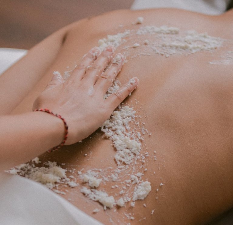 Things to do in Bali in the rain include visiting cultural museums, enjoying spa treatments, exploring local markets, and discovering the island’s vibrant indoor attractions.