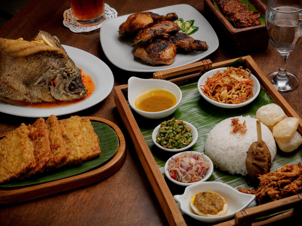 Things to do in Bali in the rain include visiting cultural museums, enjoying spa treatments, exploring local markets, and discovering the island’s vibrant indoor attractions.