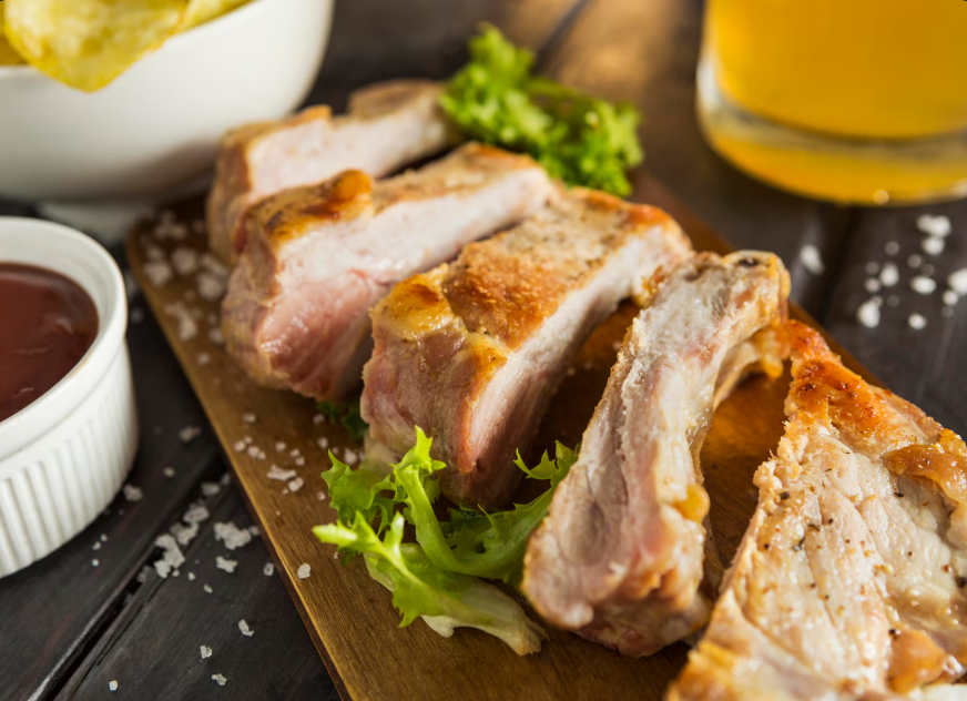 What to eat in Bali guide featuring traditional Balinese dishes, fresh seafood, local street food, and authentic flavors from across the island.