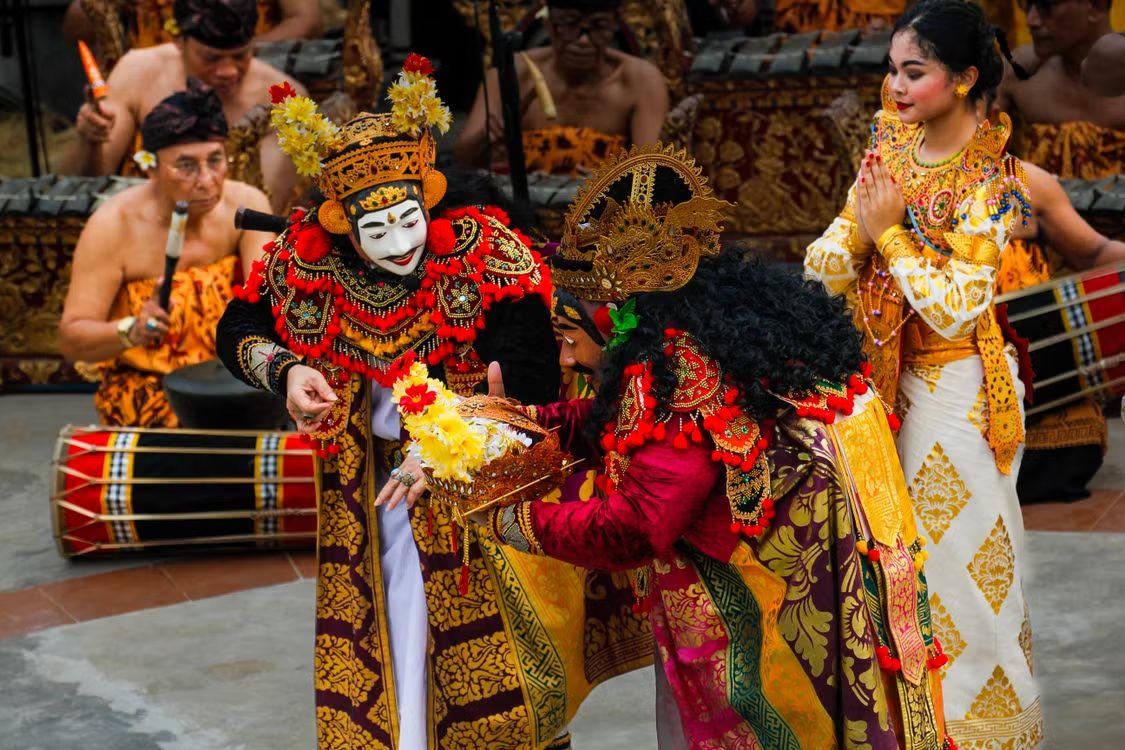 bali in august – Traditional Dance and Temple Ceremonies