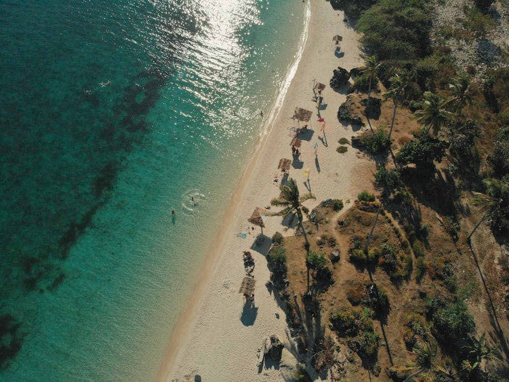 7. 处女海滩（Virgin Beach / Pantai Pasir Putih）