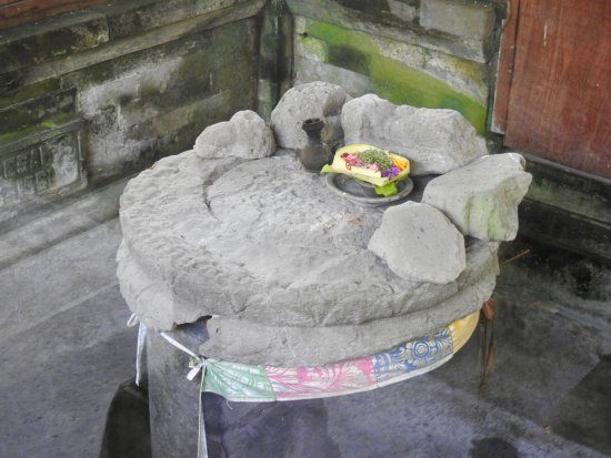 blanjong temple in bali – The Inscription Pillar – 7